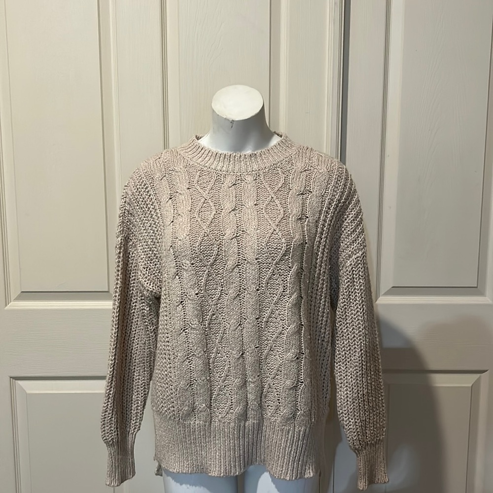 American Eagle sweater. Size Medium.